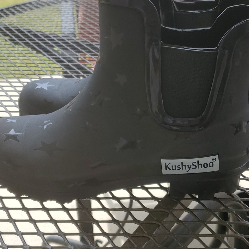 Kushyshoo Women's Black Ankle Rain Boots - Picture 4 of 8